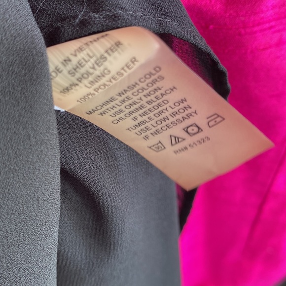 Vince Camuto Sleeveless Black Blouse Size Large in Beautiful Excellent Condition - Picture 14 of 16